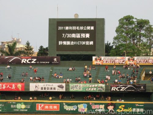2011 VICTOR Taiwan League 賽事資訊，登上台南棒球場的外野大螢幕上